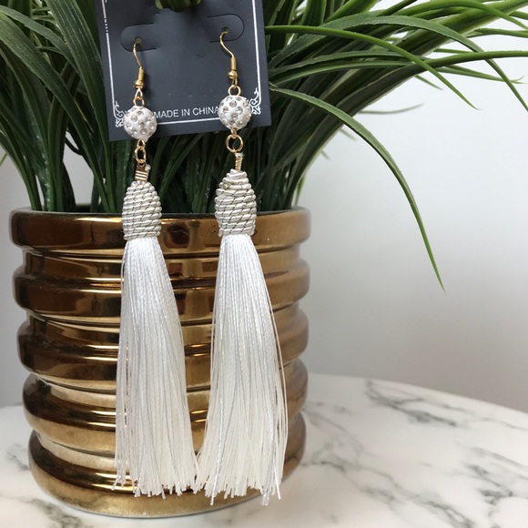‼️ White Thread Tassel Drop Earrings Rhinestones - Picture 3 of 5